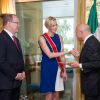 La princesse Charlene de Monaco recevait le 28 juillet 2014 les insignes de Cavaliere di Gran Croce dell'Ordine della Stella d'Italia (chevalier grand-croix - le plus grade le plus élevé - de l'ordre de l'Étoile d'Italie) des mains de l'ambassadeur d'Italie à Monaco, Antonio Morabito, et en présence de son mari le prince Albert II.