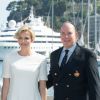 La princesse Charlene, enceinte, et le prince Albert II au Yacht Club de Monaco le 20 juin 2014 pour l'inauguration des nouveaux locaux.