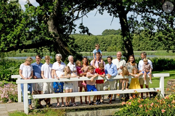 La famille royale de Danemark au château de Grasten le 24 juillet 2014, lors de la traditionnelle séance photo estivale pour la presse.