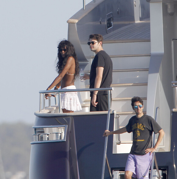 Naomi Campbell et Robin Cavalli (fils de Roberto Cavalli) profitent d'un après-midi ensoleillé sur le yacht de Roberto Cavalli. Formentera, le 30 juillet 2014.