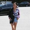 Selena Gomez, qui porte un short très court, se rend à un rendez-vous à Los Angeles, le 31 juillet 2014.