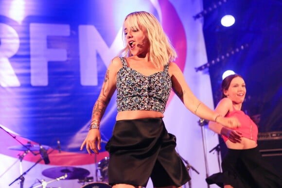 Alizée - RFM Summer Live au Parc de l'île de la Jatte à Levallois Perret. Le 4 juillet 2014.