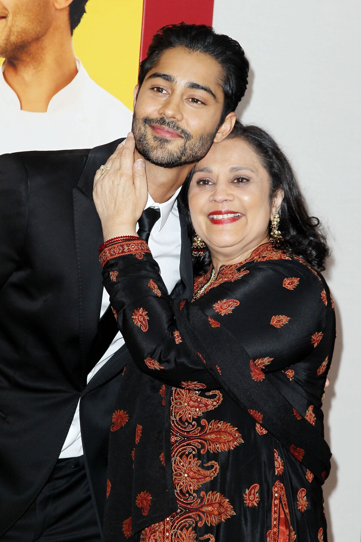 Photo : Manish Dayal avec sa mère à l'avant-première du film 