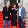 Marion Cotillard avec les réalisateurs Luc Dardenne et Jean-Pierre Dardenne lors de l'avant-première du film Deux jours, une nuit, à Londres le 7 août 2014