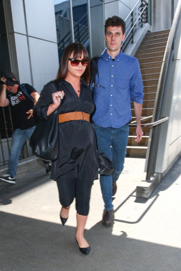 Christina Ricci et son mari James Heerdegen, à l'aéroport de Los Angeles, le 23 mai 2014.