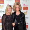 Olivia Newton-John inaugure sa statue de cire qui la représente telle qu'elle était dans le film "Grease", au musée Madame Tussauds à Las Vegas, le 9 août 2014. 