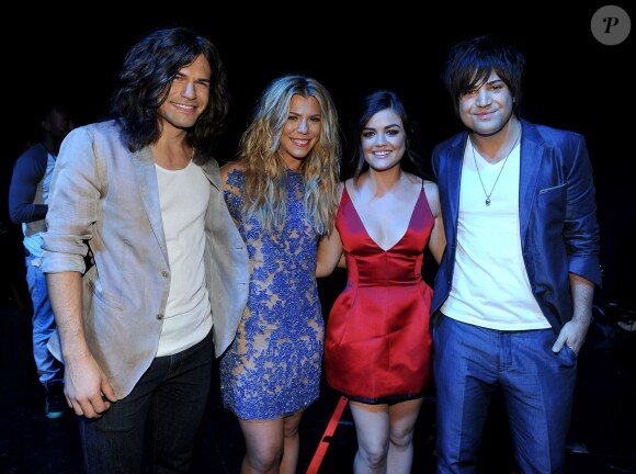 Neil Perry, Kimberly Perry et Reid Perry en compagnie de Lucy Hale lors des Teen Choice Awards au Shrine Auditorium de Los Angeles, le 10 août 2014.