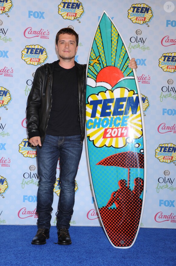 Josh Hutcherson sur le tapis rouge des Teen Choice Awards au Shrine Auditorium de Los Angeles, le 10 août 2014.