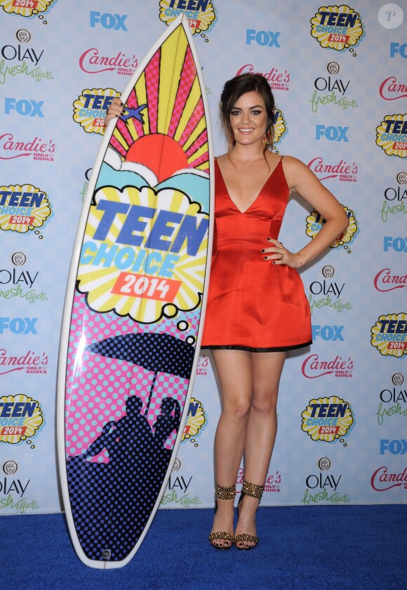 Lucy Hale sur le tapis rouge des Teen Choice Awards au Shrine Auditorium de Los Angeles, le 10 août 2014.