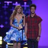 Bella Thorne et Cameron Dallas sur la scène des Teen Choice Awards au Shrine Auditorium de Los Angeles, le 10 août 2014.
