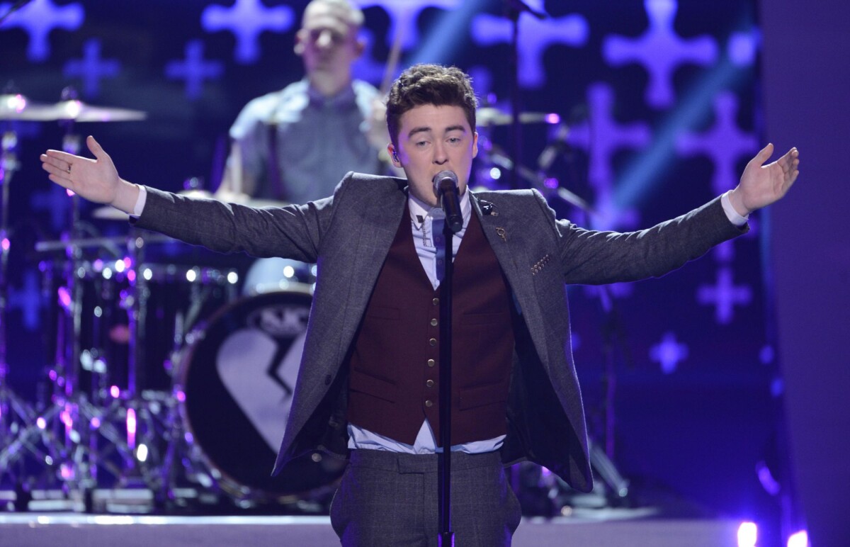 Photo : Jake Roche du groupe Rixton sur la scène des Teen Choice Awards ...