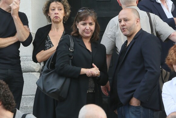 Exclusif - Obsèques de Caroline Beaune, au cimetière du Père-Lachaise à Paris, le 30 juillet 2014. Sa famille et toutes les doublures des plus grandes voix internationales étaient là pour lui rendre un dernier hommage. Caroline Beaune, filleule de Jean-Paul Belmondo, décédée le 24 juillet dernier, était actrice et doublure des voix françaises de Gillian Anderson (Dana Scully dans X-Files) et Felicity Huffman (Lynette Scavo dans Desperate Housewives).