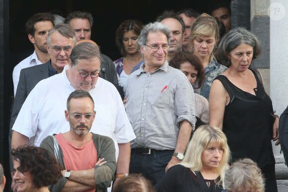 Exclusif - Obsèques de Caroline Beaune, au cimetière du Père-Lachaise à Paris, le 30 juillet 2014. Sa famille et toutes les doublures des plus grandes voix internationales étaient là pour lui rendre un dernier hommage. Caroline Beaune, filleule de Jean-Paul Belmondo, décédée le 24 juillet dernier, était actrice et doublure des voix françaises de Gillian Anderson (Dana Scully dans X-Files) et Felicity Huffman (Lynette Scavo dans Desperate Housewives).