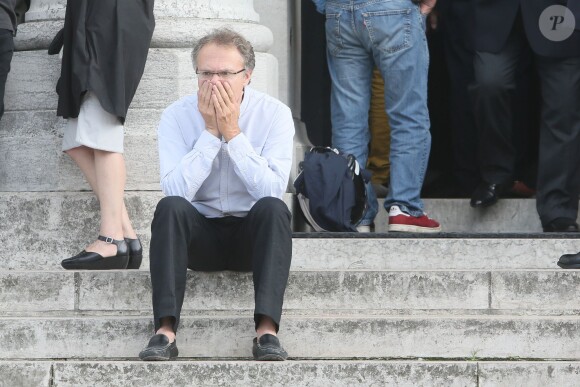 Exclusif - Obsèques de Caroline Beaune, au cimetière du Père-Lachaise à Paris, le 30 juillet 2014. Sa famille et toutes les doublures des plus grandes voix internationales étaient là pour lui rendre un dernier hommage. Caroline Beaune, filleule de Jean-Paul Belmondo, décédée le 24 juillet dernier, était actrice et doublure des voix françaises de Gillian Anderson (Dana Scully dans X-Files) et Felicity Huffman (Lynette Scavo dans Desperate Housewives).