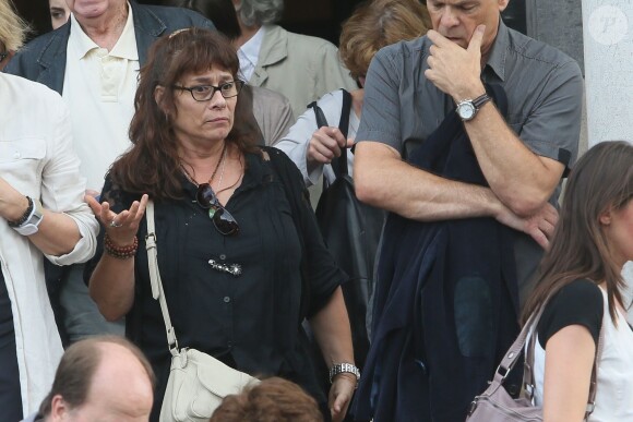 Exclusif - Obsèques de Caroline Beaune, au cimetière du Père-Lachaise à Paris, le 30 juillet 2014. Sa famille et toutes les doublures des plus grandes voix internationales étaient là pour lui rendre un dernier hommage. Caroline Beaune, filleule de Jean-Paul Belmondo, décédée le 24 juillet dernier, était actrice et doublure des voix françaises de Gillian Anderson (Dana Scully dans X-Files) et Felicity Huffman (Lynette Scavo dans Desperate Housewives).