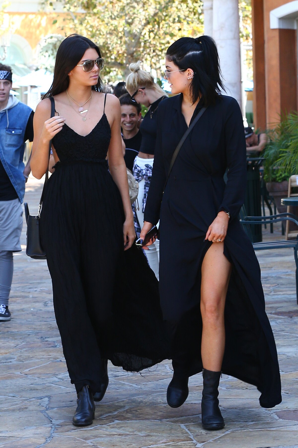 Vidéo : Kendall et Kylie Jenner quittent le restaurant Sugarfish Sushi