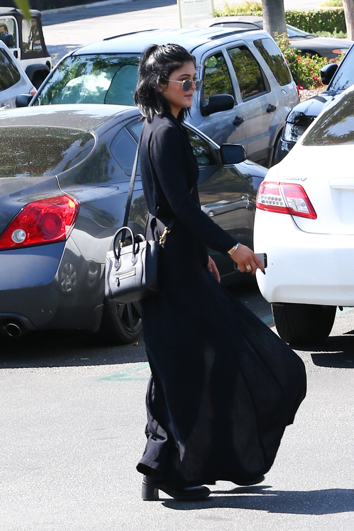 Vidéo : Kylie Jenner quitte le restaurant Sugarfish Sushi. Calabasas