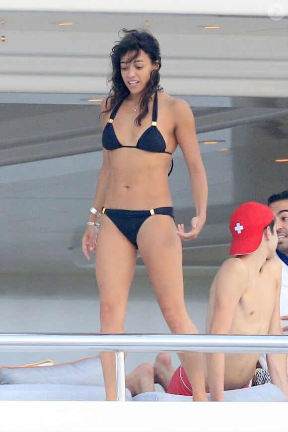 La sublime Michelle Rodriguez et Zac Efron sont avec des amis en vacances à Ibiza, le 2 août 2014.