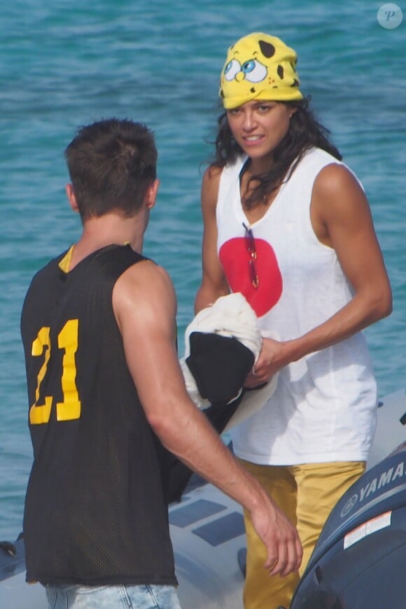 Michelle Rodriguez et le comédien Zac Efron sont avec des amis en vacances à Ibiza, le 2 août 2014.