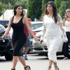 Kim et Kourtney Kardashian sont passées dans leur boutique éphémère DASH, dans les Hamptons. Southampton, le 12 août 2014.