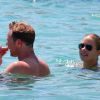 Christina Applegate et son époux Martyn LeNoble profitent de leurs vacances à Cabo San Lucas au Mexique. Le 13 août 2014.