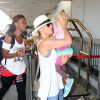 Christina Applegate et sa fille Sadie à l'aéroport de Los Angeles. Le 11 août 2014.