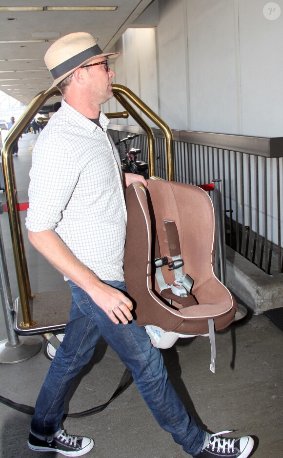 Christina Applegate, son mari Martyn LeNoble et leur fille Sadie à l'aéroport de Los Angeles. Le 11 août 2014.