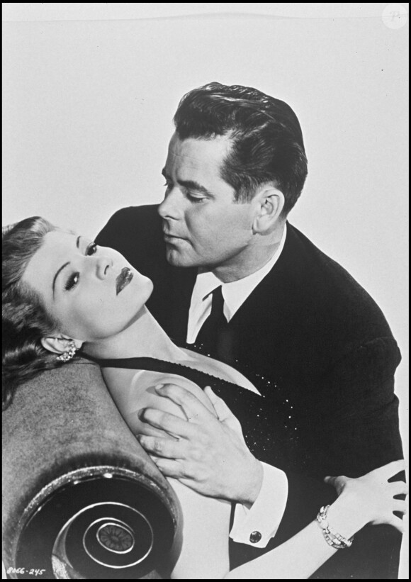 Rita Hayworth et Glenn Fort sur le tournage du film "Gilda", en 1946. 