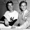 Joe DiMaggio avec Frank Sinatra en 1949. 