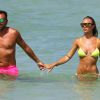 Laura Cremaschi et son compagnon Andrea Perone profitent d'un bel après-midi sur une plage de Miami, le 14 août 2014.