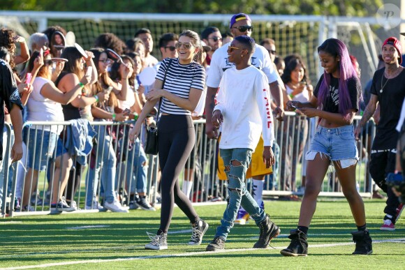 Kendall Jenner assiste au match de flag football caritatif de Chris Brown et Quincy Combs au Jack Kemp Stadium. Los Angeles, le 16 août 2014.