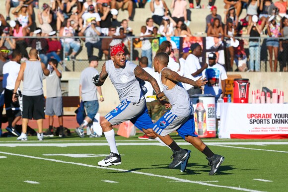 Chris Brown et Bow Wow lors d'un match de flag flootball caritatif au Jack Kemp Stadium. Los Angeles, le 16 août 2014.