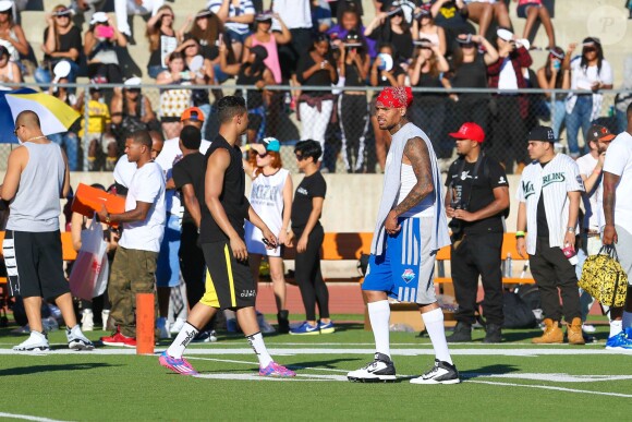 Chris Brown lors d'un match de flag flootball caritatif au Jack Kemp Stadium. Los Angeles, le 16 août 2014.