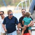 Exclusif - Elton John, son compagnon David Furnish et leurs fils Elijah et Zachary rentrent sur Nice après avoir passé la journée à Saint-Tropez, le 19 août 2014.