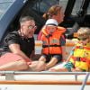 Elton John, son compagnon David Furnish et leurs fils Elijah et Zachary sur le yacht de Lily Safra dans le port de Saint-Tropez, le 19 août 2014
