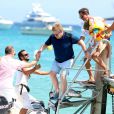 Elton John, son compagnon David Furnish et leurs fils Elijah et Zachary sont allés au Club 55 à Saint-Tropez. Le couple s'est ensuite rendu sur le yacht de Lily Safra dans le port de Saint-Tropez. Le 19 août 2014