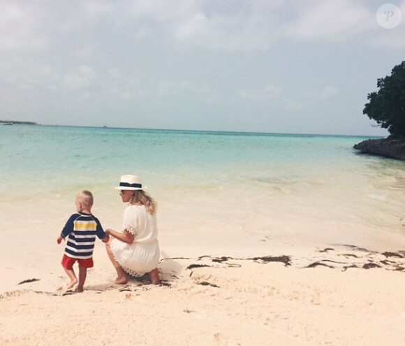 Reese Witherspoon en vacances dans les Caraïbes avec son fils Tennessee le 20 août 2014
