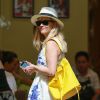 Reese Witherspoon se rend dans un salon de manucure à Brentwood, le 8 août 2014. 