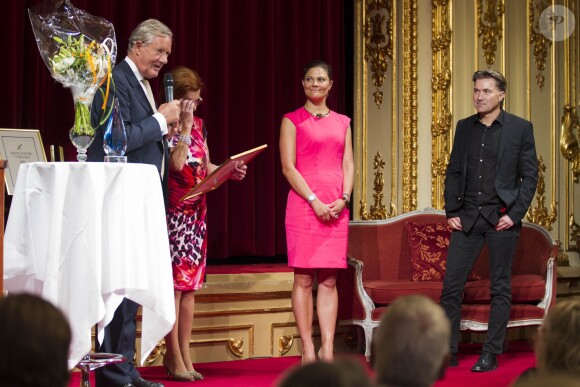 La princesse Victoria de Suède, en présence du prince Daniel, remettait le 20 août 2014 le prix de l'Association des Suédois dans le monde à Martin Lorentzon, cofondateur de Spotify, lors d'un repas de gala au Grand Hotel de Stockholm.