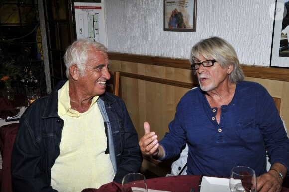 Exclusif - Jean Paul Belmondo et Michel Leroyer dans le restaurant Lou Balico à Nice le 20 août 2014 pour de belles retrouvailles, initiées par le cascadeur Pierre Rosso