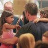 Matt Damon avec sa femme Luciana et leurs filles, Isabella, Alexia, Stella et Gia dont c'est le 6e anniversaire, à Los Angeles le 20 août 2014. Toute la famille s'est rendue à Disneyland. Un papa craquant avec ses enfants