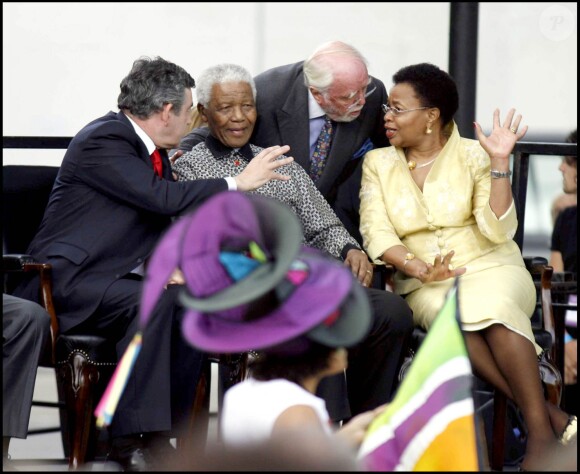 Richard Attenborough, Nelson Mandela et sa femme Graca Michel avec Gordon Brown à Londres le 29 août 2007.