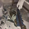 Christophe Dechavanne a posté sur Twitter une photo de cette sa chambre d'hôtel, près de San Francisco, ravagée par le séisme.