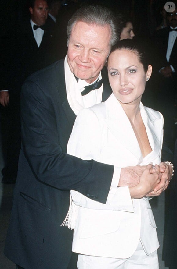 Angelina Jolie et Jon Voight à Los Angeles en avril 2001
