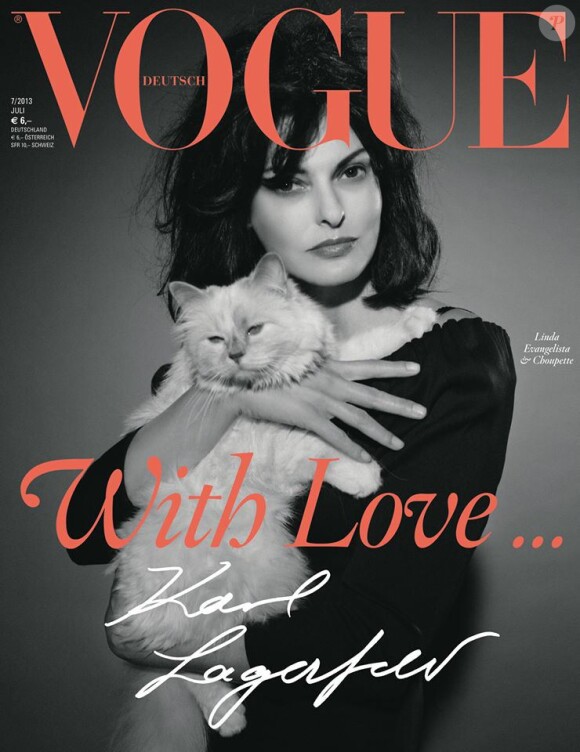 Choupette dans les bras de Linda Evangelista pour Vogue Allemagne, juillet 2013.