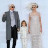 Karl Lagerfeld salue à la fin de son défilé Chanel aux côté de son filleul Hudson et de Cara Delevingne, au Grand Palais à Paris, le 21 janiver 2014.