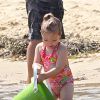 Exclusif - L'adorable Olive dans l'eau - Drew Barrymore et sa fille Olive profitent de la journée sur une plage de Cape Cod dans le Massachusetts, le 23 août 2014.