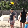 Exclusif - Drew Barrymore et sa fille Olive profitent de la journée sur une plage de Cape Cod dans le Massachusetts, le 23 août 2014.