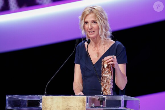 Sandrine Kiberlain (César de la meilleure actrice pour le rôle d'Ariane Felder dans 9 mois ferme) - 39e cérémonie des Cesar au théâtre du Châtelet à Paris le 28 février 2014.