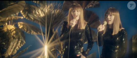 Aurélie Saada et Sylvie Hoarau, le duo féminin des Brigitte dans le clip très disco de leur dernier single, A bouche que veux-tu